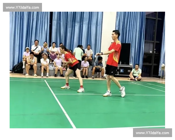 羽毛球锦标赛精彩对决赛场上演 精英选手齐聚展现巅峰竞技风采